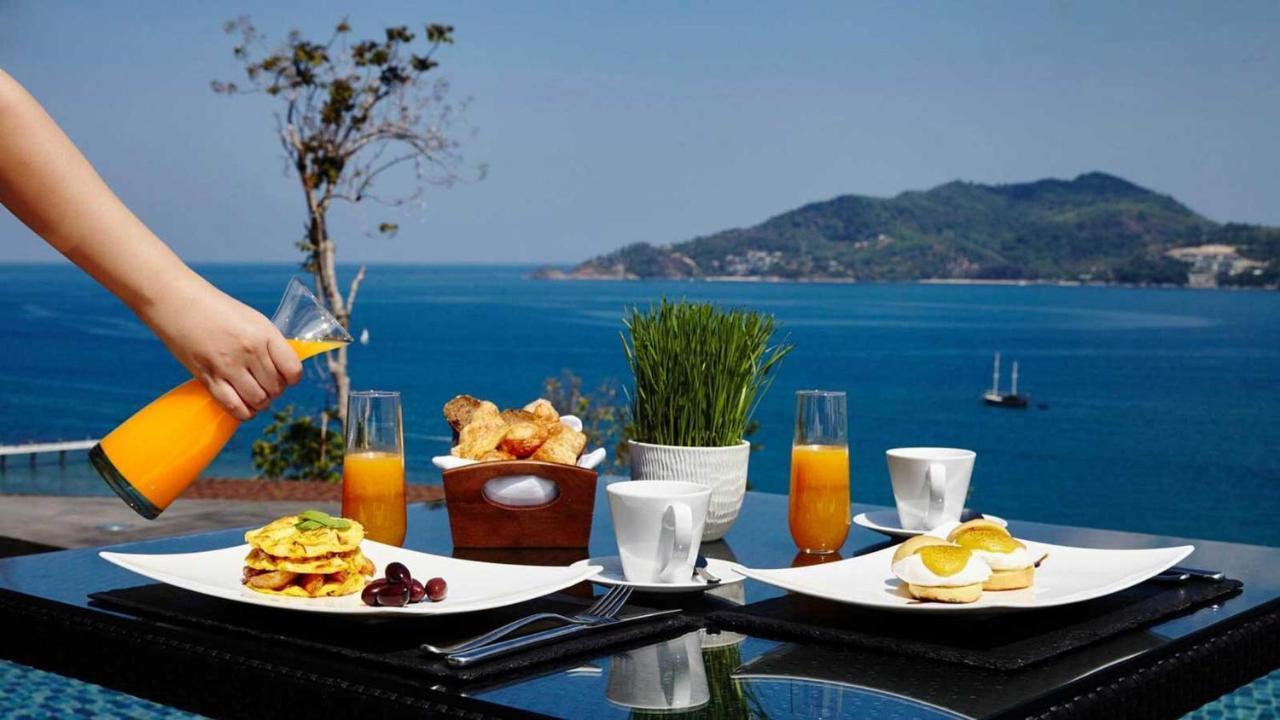 Hotel Amari Phuket Patong Esterno foto Breakfast at the hotel