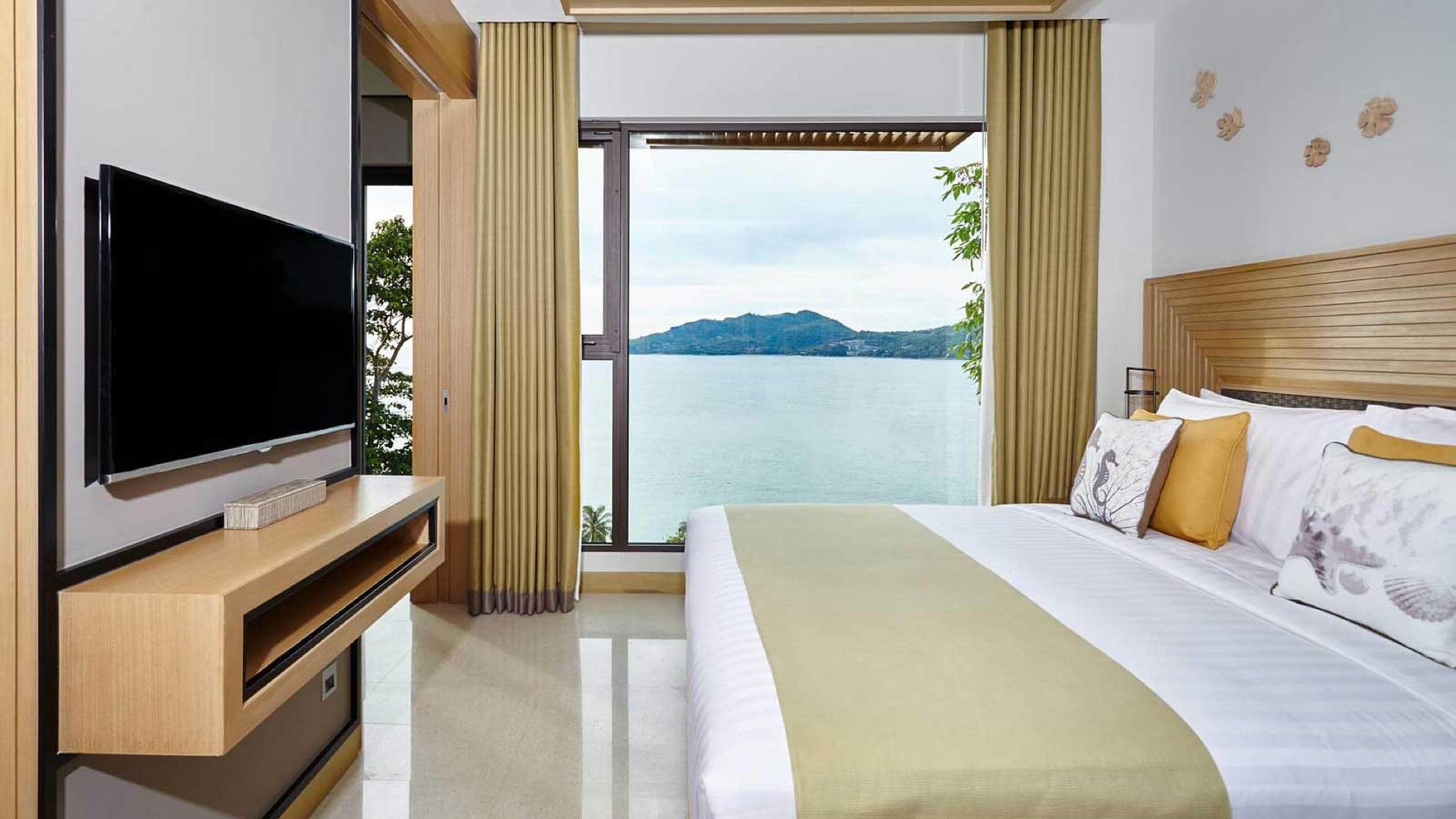 Hotel Amari Phuket Patong Esterno foto A bedroom at the resort