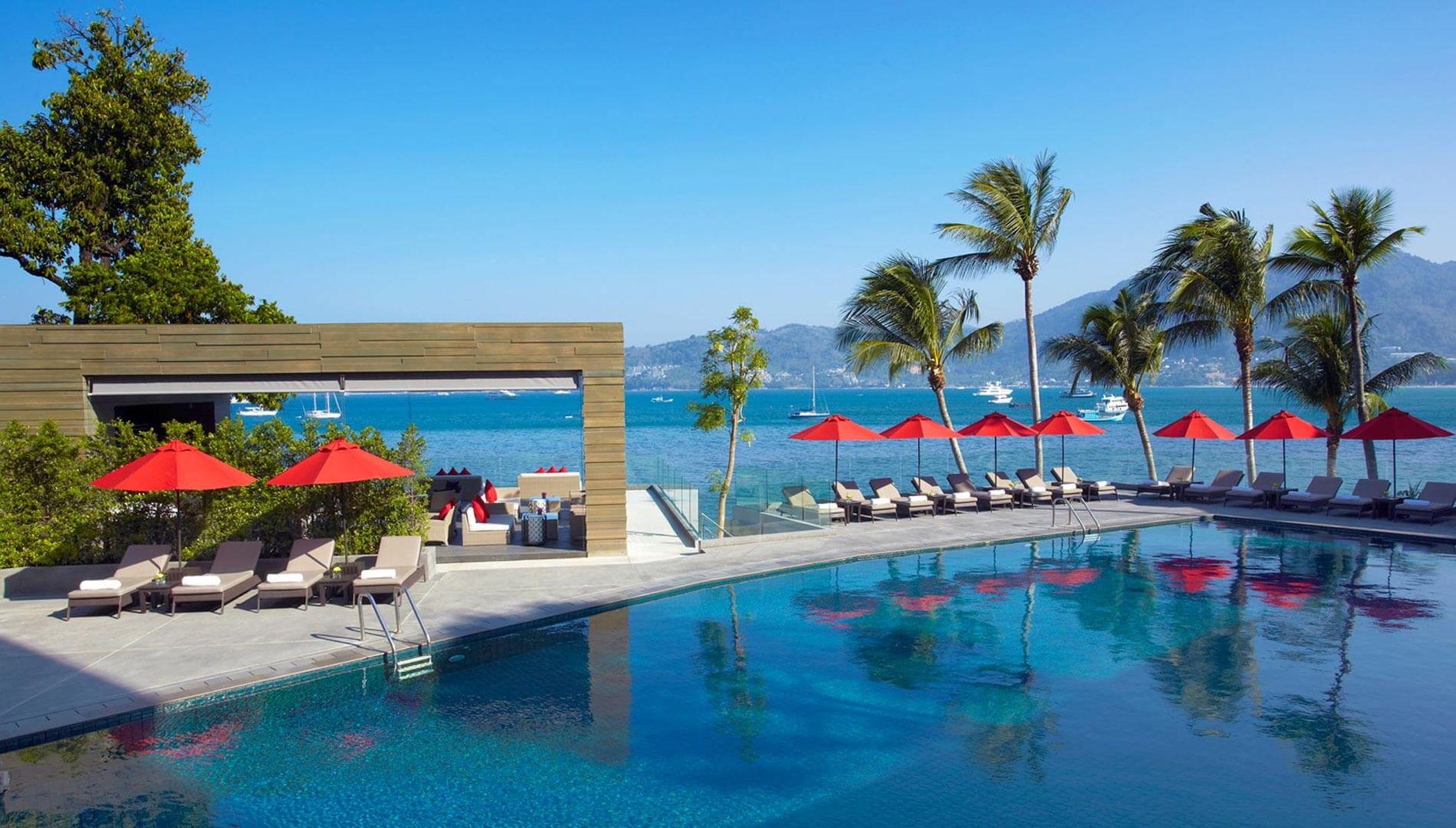 Hotel Amari Phuket Patong Esterno foto The swimming pool at the hotel