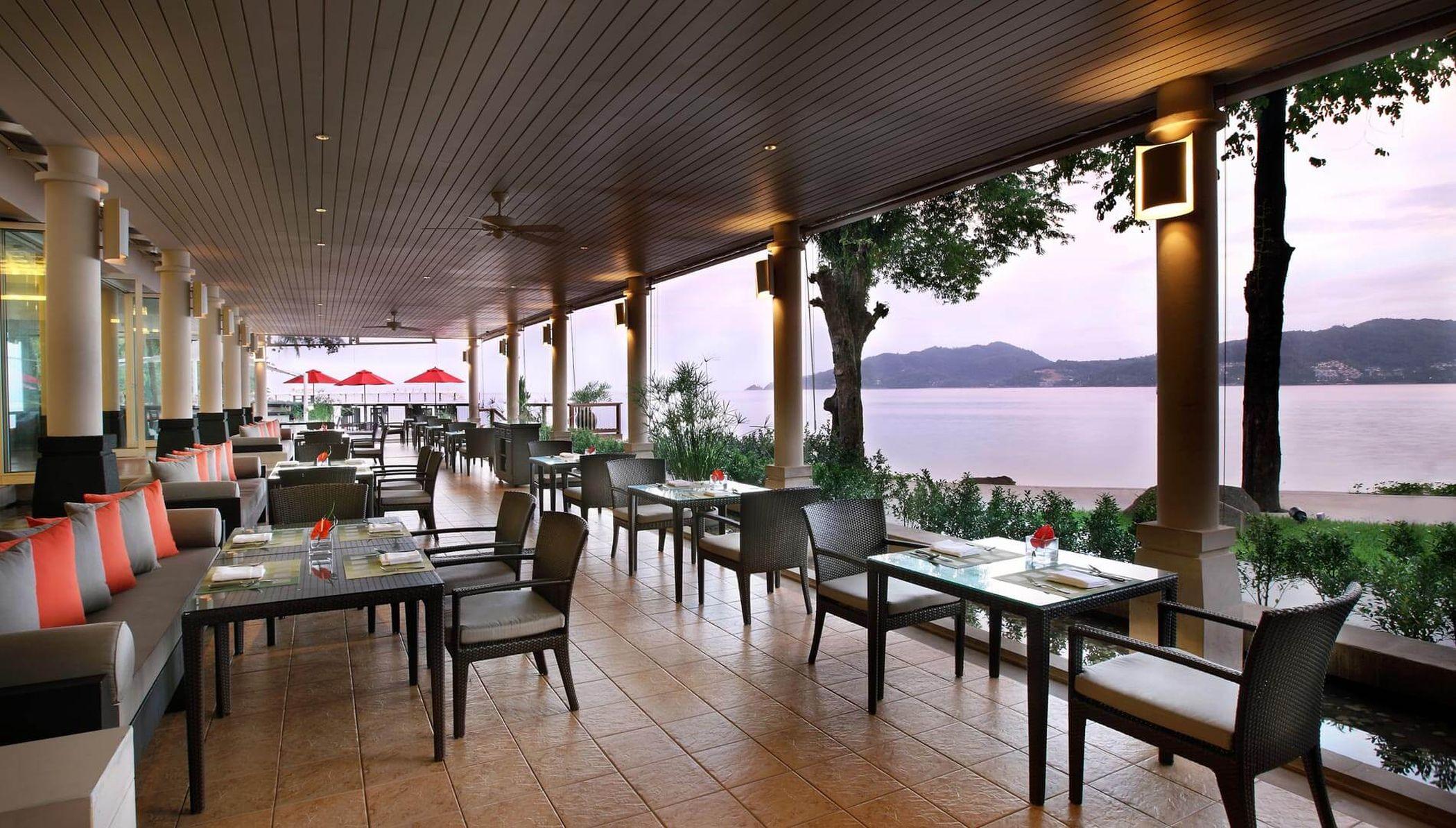 Hotel Amari Phuket Patong Esterno foto The restaurant at the hotel