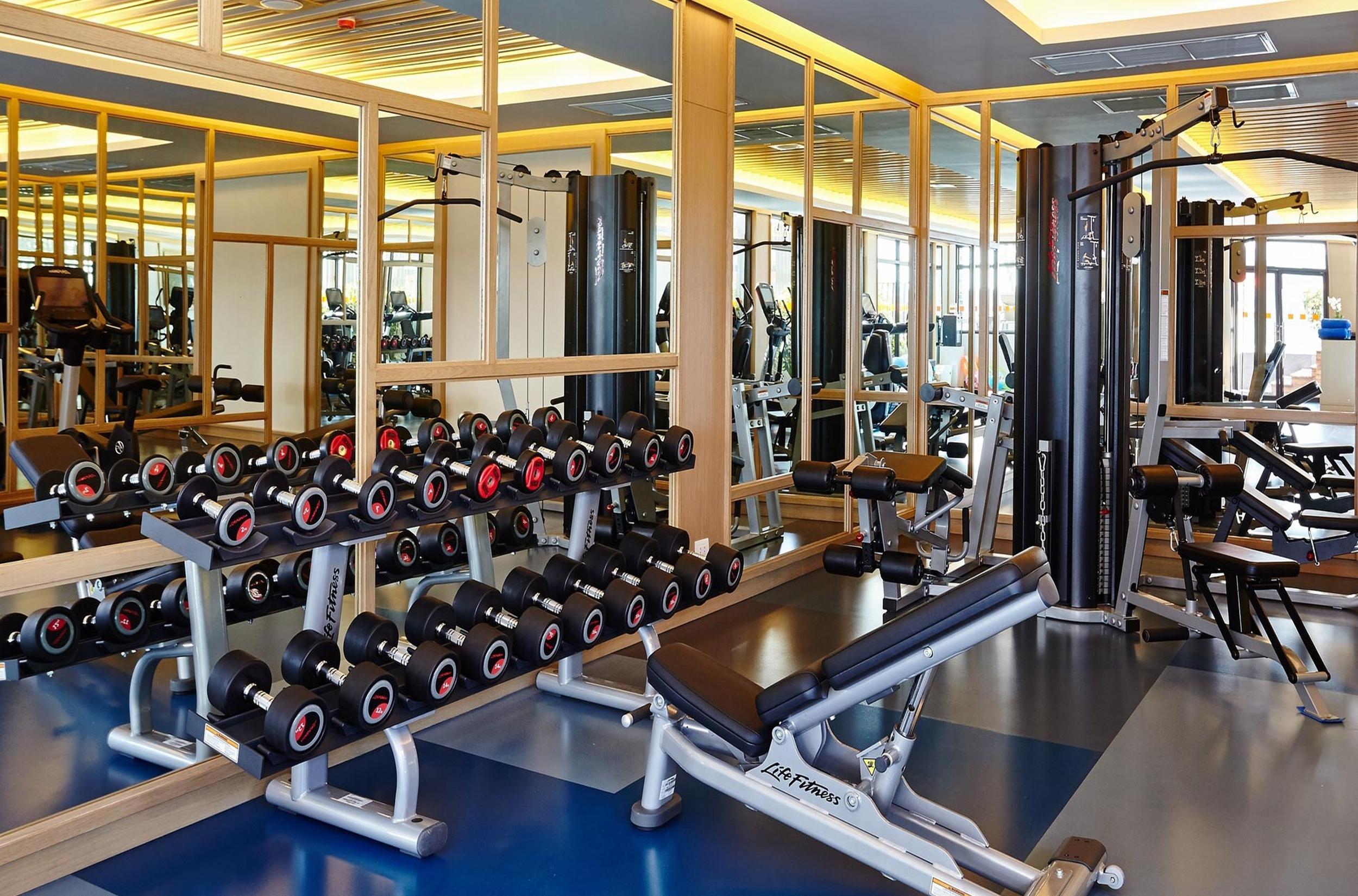 Hotel Amari Phuket Patong Esterno foto A typical gym