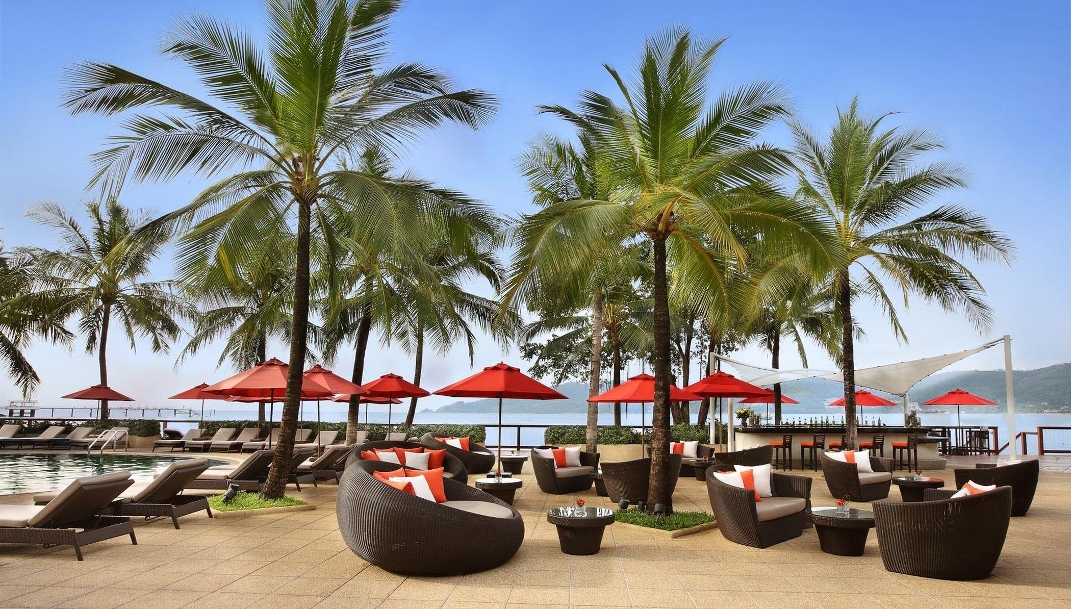 Hotel Amari Phuket Patong Esterno foto Beachfront lounge at the hotel