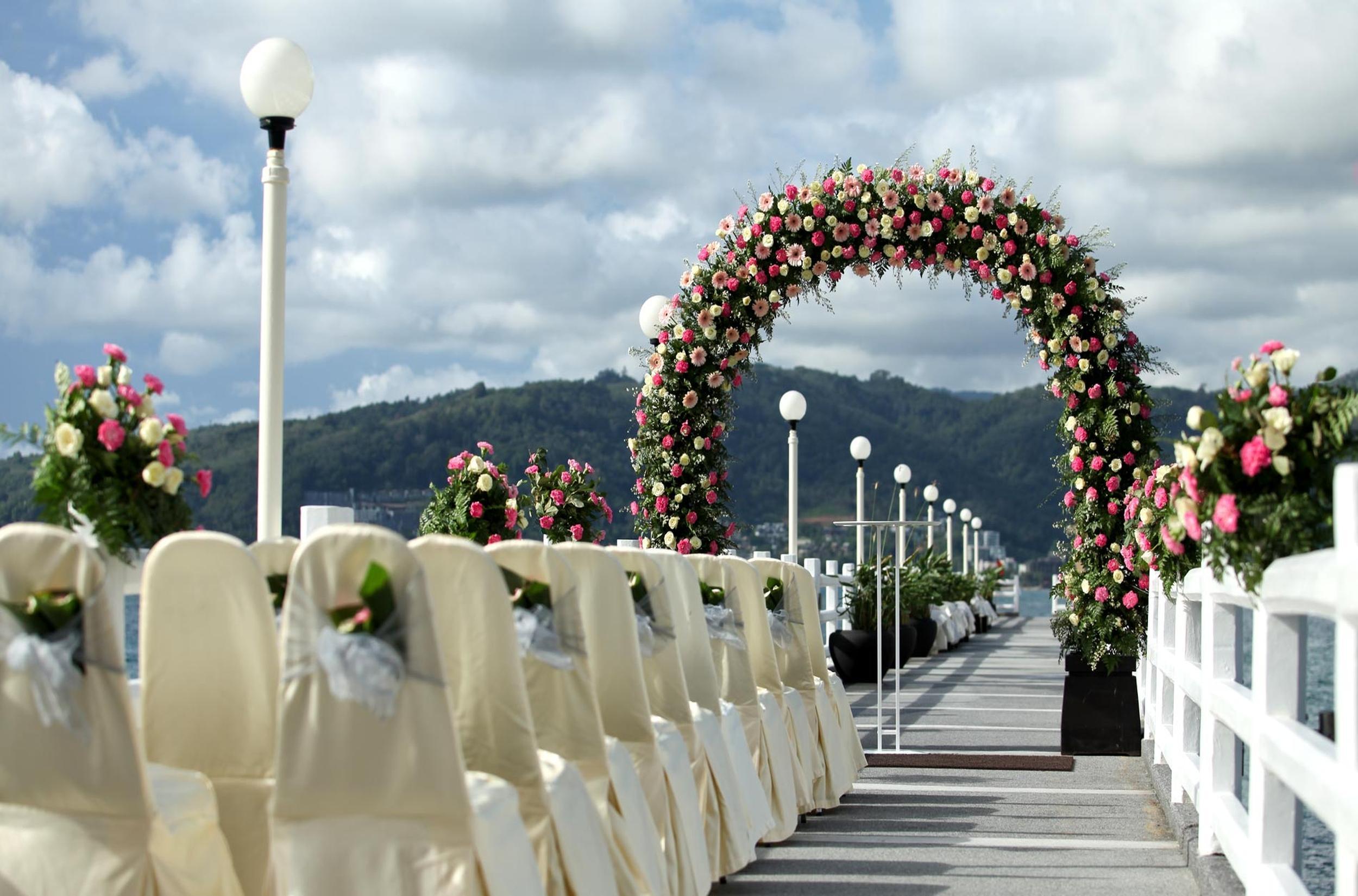 Hotel Amari Phuket Patong Esterno foto Wedding ceremony on the pier