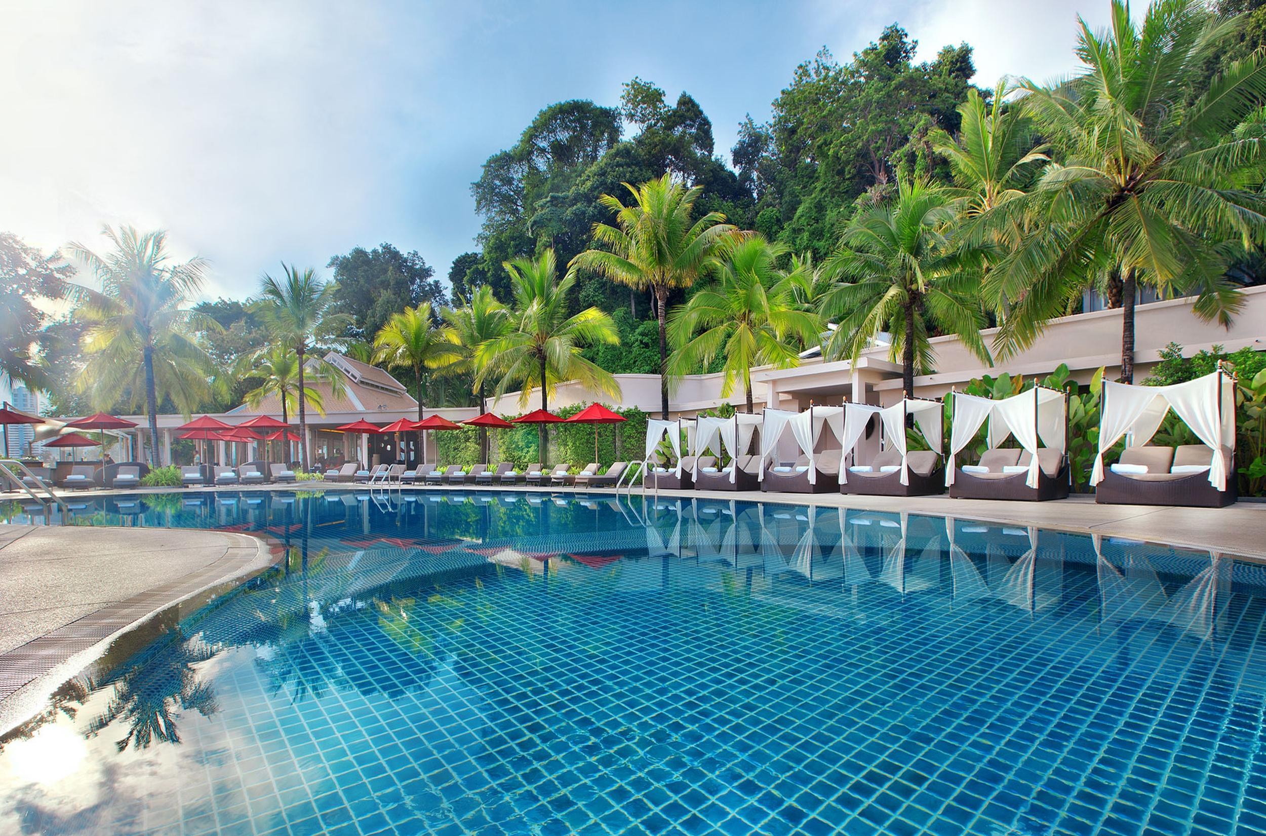 Hotel Amari Phuket Patong Esterno foto The swimming pool at the resort