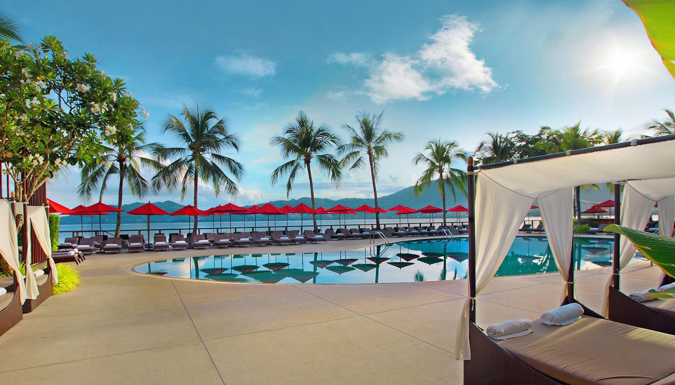 Hotel Amari Phuket Patong Esterno foto The pool at the Royal Paradise Hotel & Spa