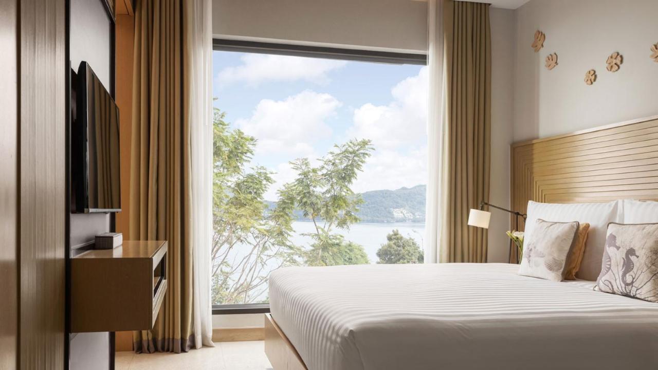 Hotel Amari Phuket Patong Esterno foto A bedroom at The Mira Hong Kong