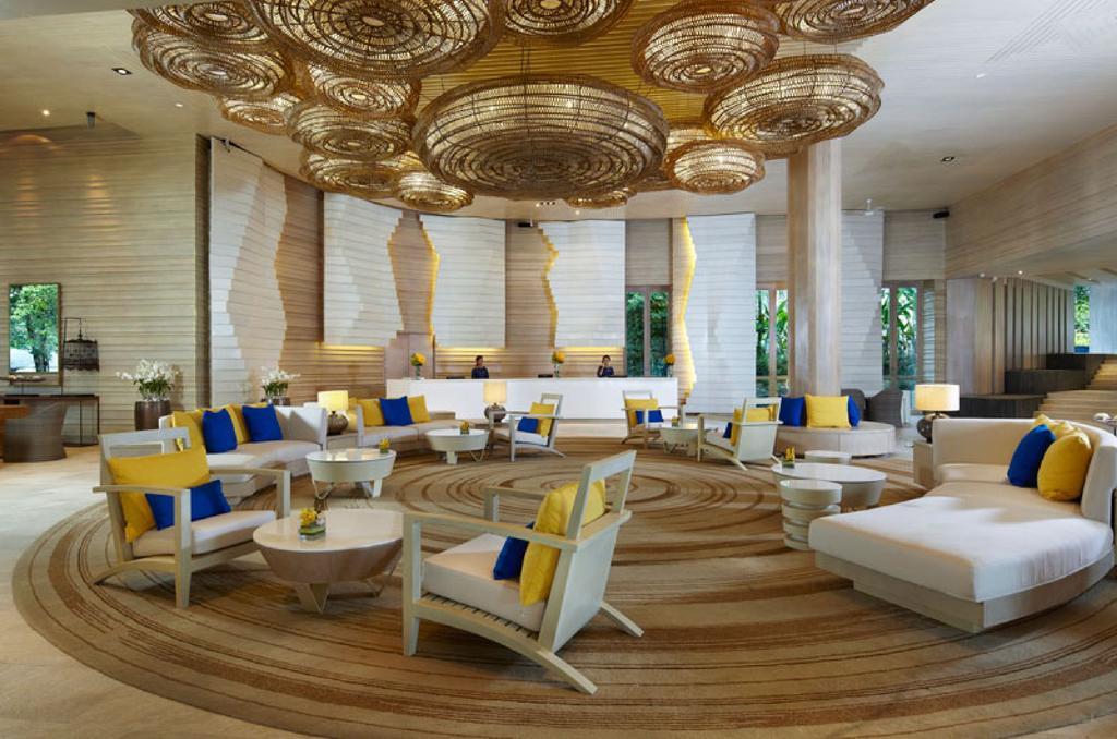 Hotel Amari Phuket Patong Esterno foto The lobby of the hotel